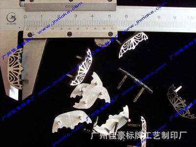 定制电脑高光铝标牌、乐器铝制铭牌商标及热水器铝质高光铭牌全面解析